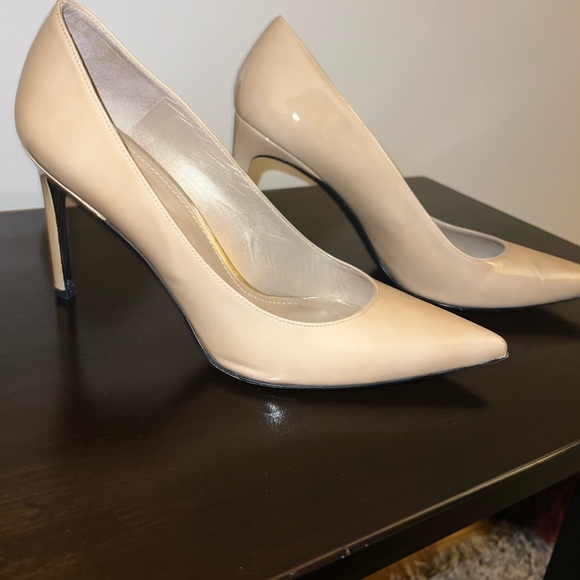 Stuart Weitzman size 10 - Can be worn to the office or out with friends. - Picture 1 of 12